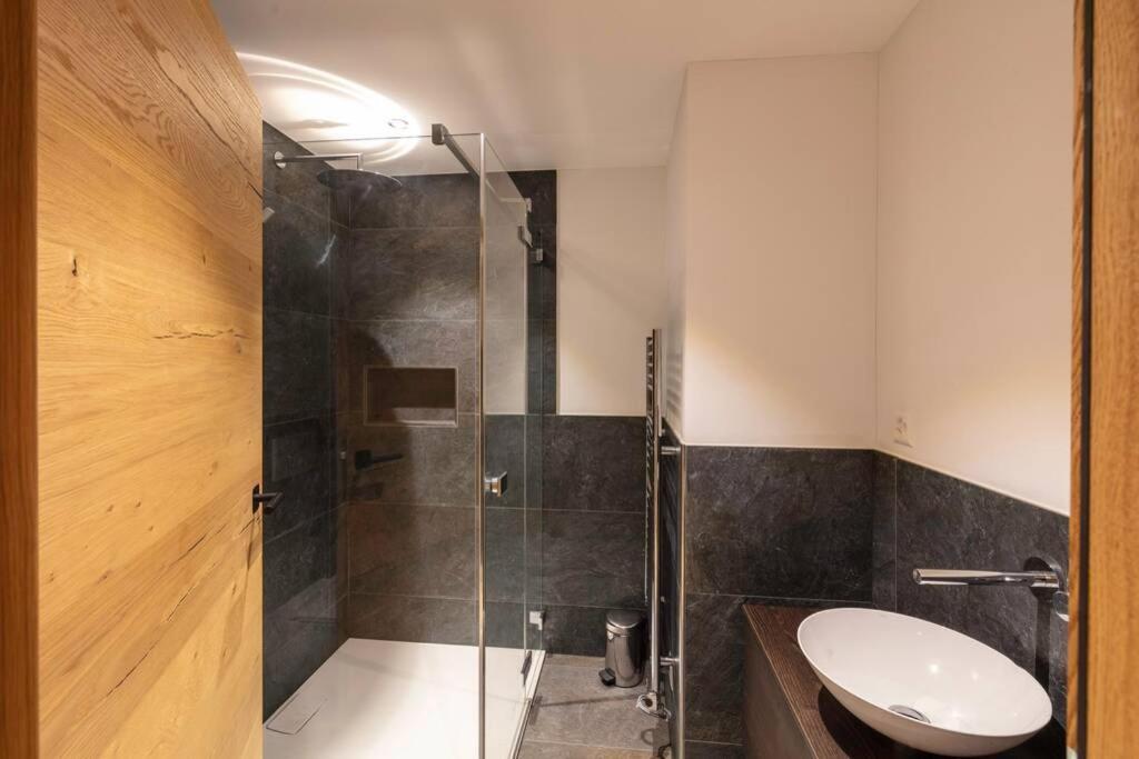 Exklusives Chalet Mit Traumhafter See- Und Bergsicht ゼーリスベルク エクステリア 写真
